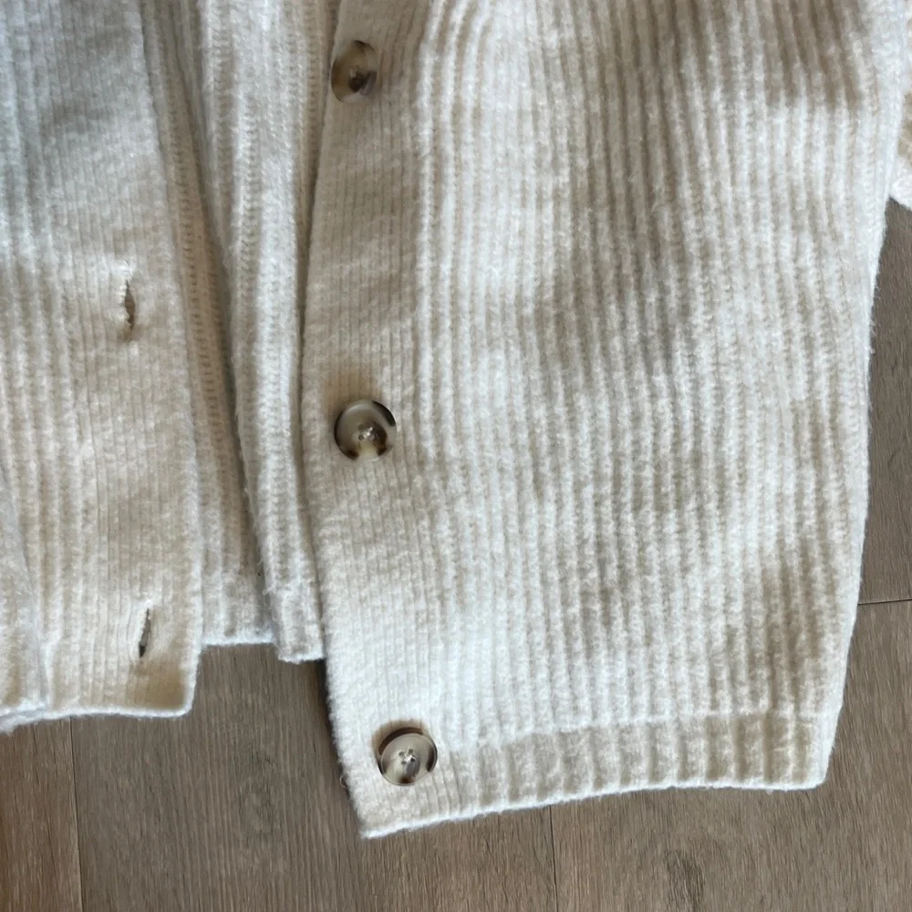 Abercrombie Ivory Ribbed Cardigan Sweater - Picture 2 of 5